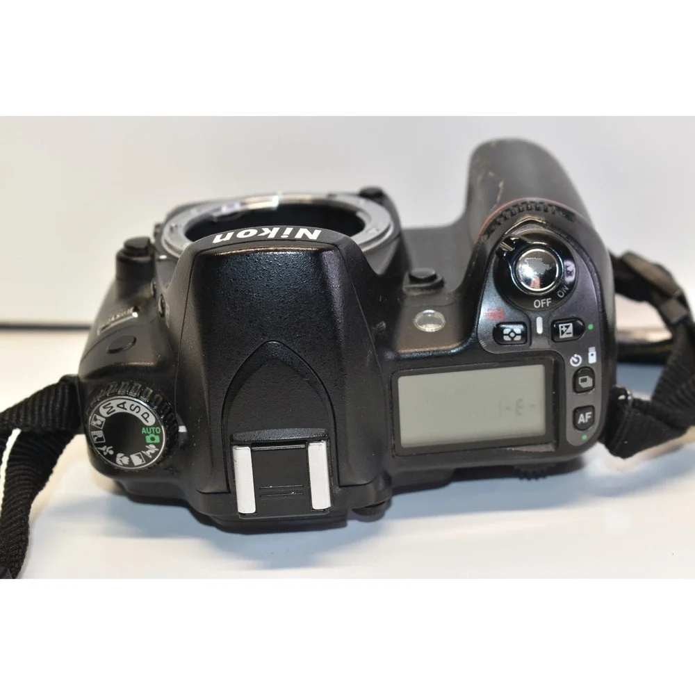 Nikon D80 10.2MP Digital SLR 10.2MP Camera With Battery- FOR PARTS OR REPAIR